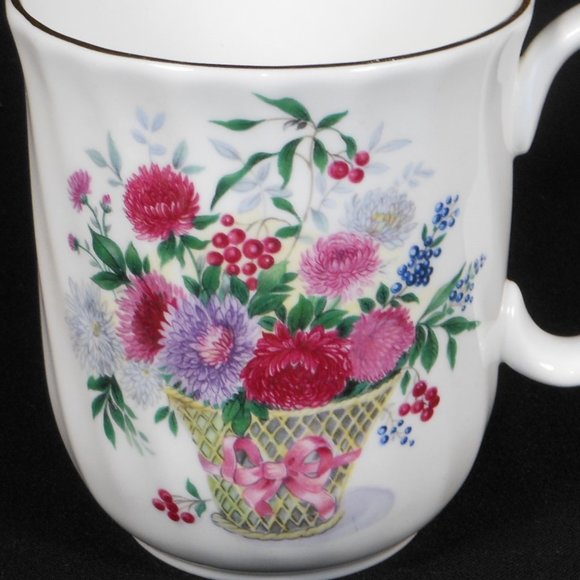 A beautiful floral Duchess UK coffee mug - Picture 2 of 5